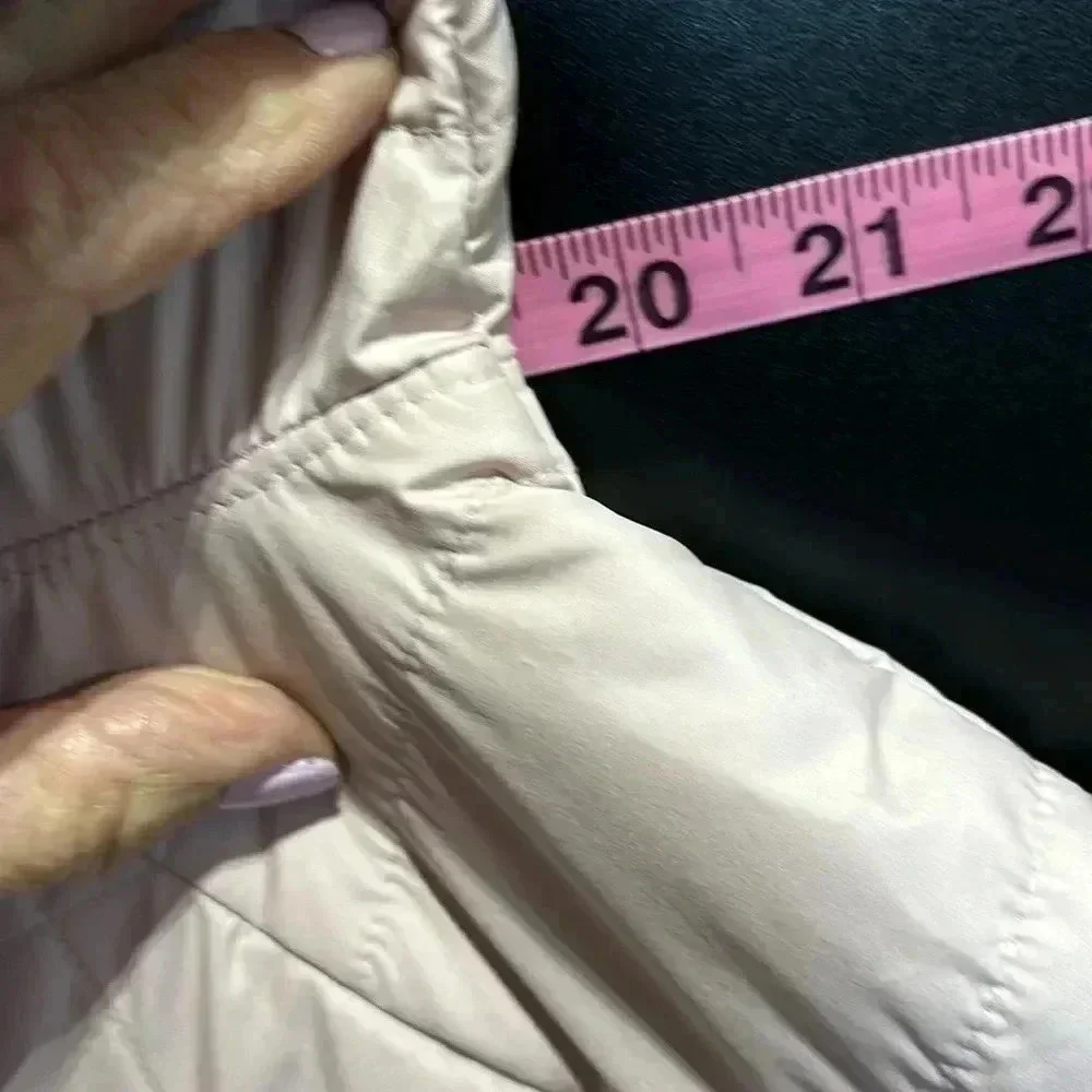 Columbia Puffer jacket/coat,zipper hip pockets,full zip,high neck, lightweight